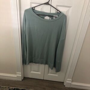 Danskin keyhole back light weight top